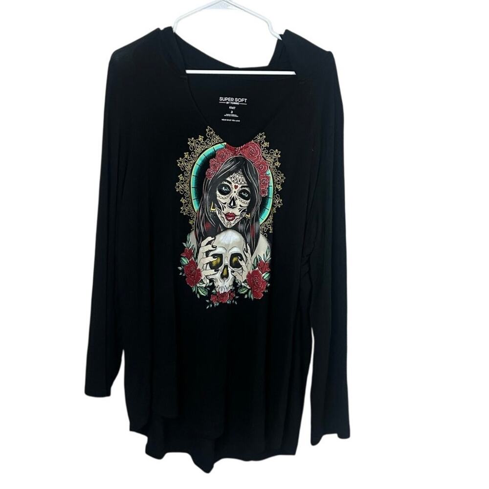Torrid long-sleeve top black sugar skull hooded tee  size 3